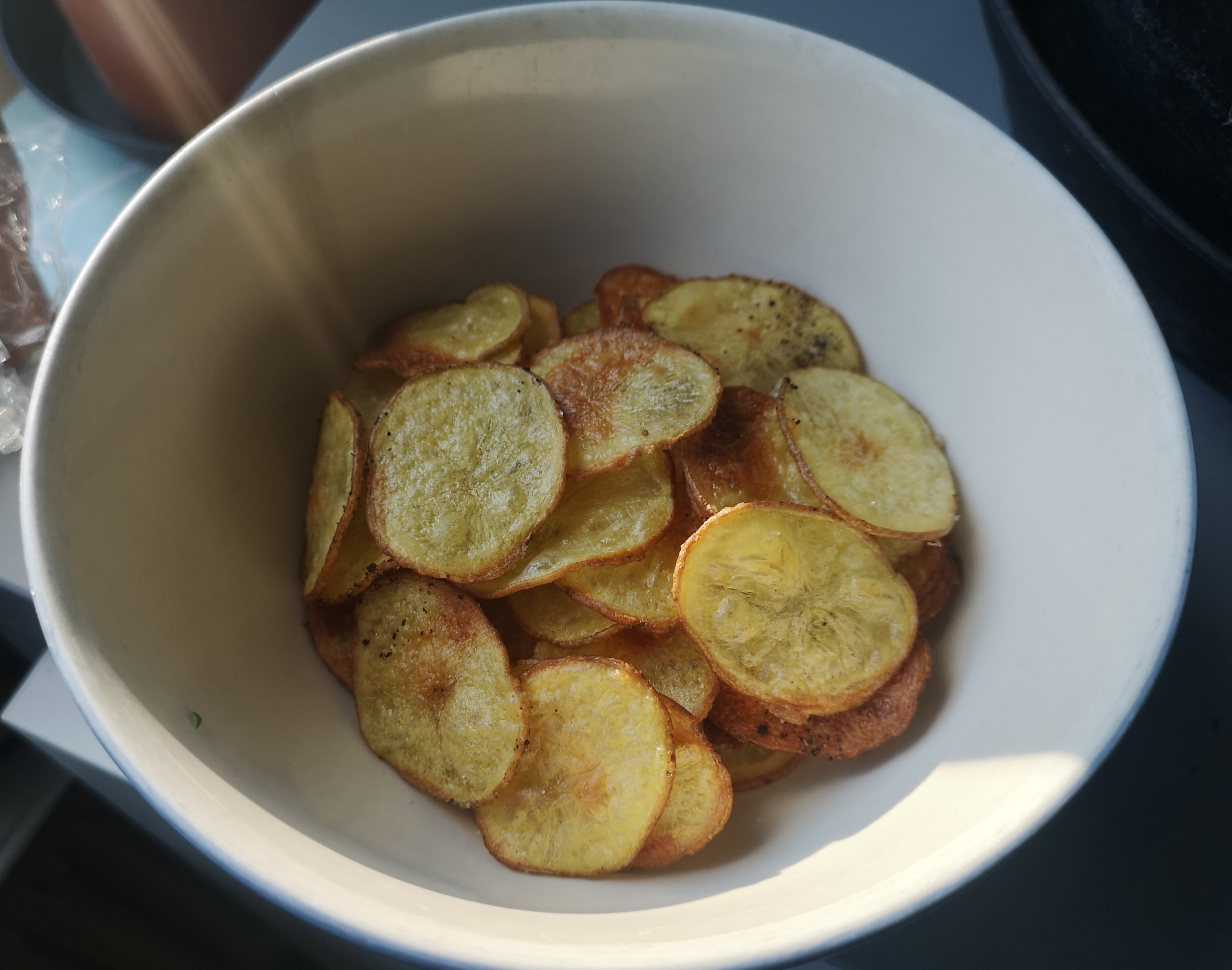 Crispy oven-baked chips (the perfect&nbsp;snack!)