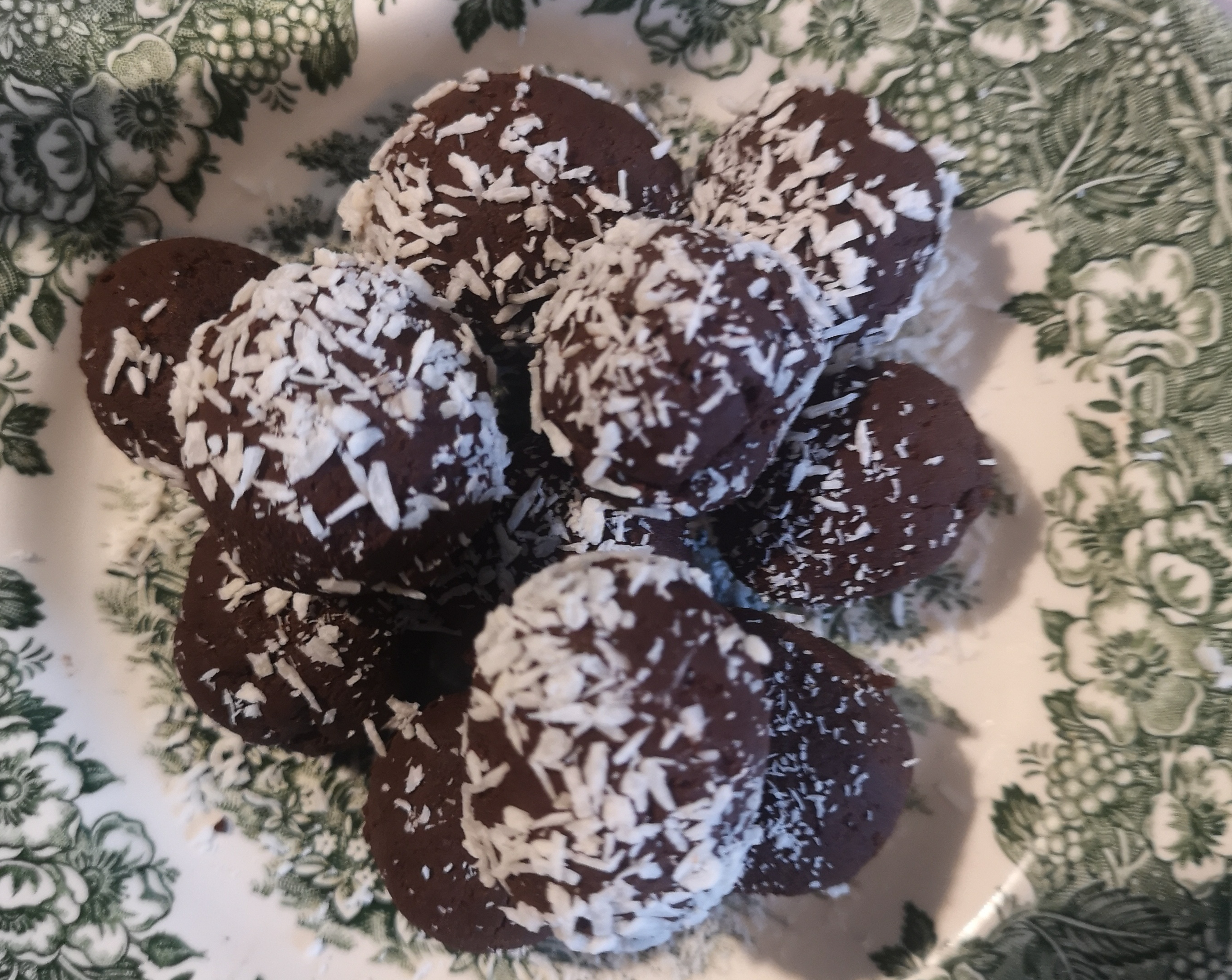 Treat yourself with nutritious Avocado Chocolate Balls (vegan, sugar & gluten&nbsp;free)